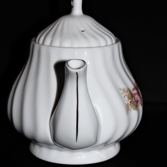 Royal Oak Wild Pink Roses with Daisies Teapot | Vintage Royal Oak Tea Pot - Picture 8 of 15